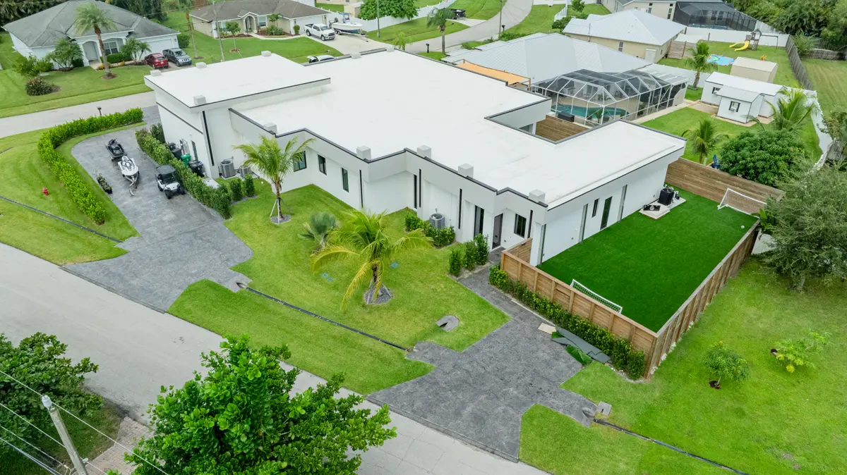 Modern flat roof home